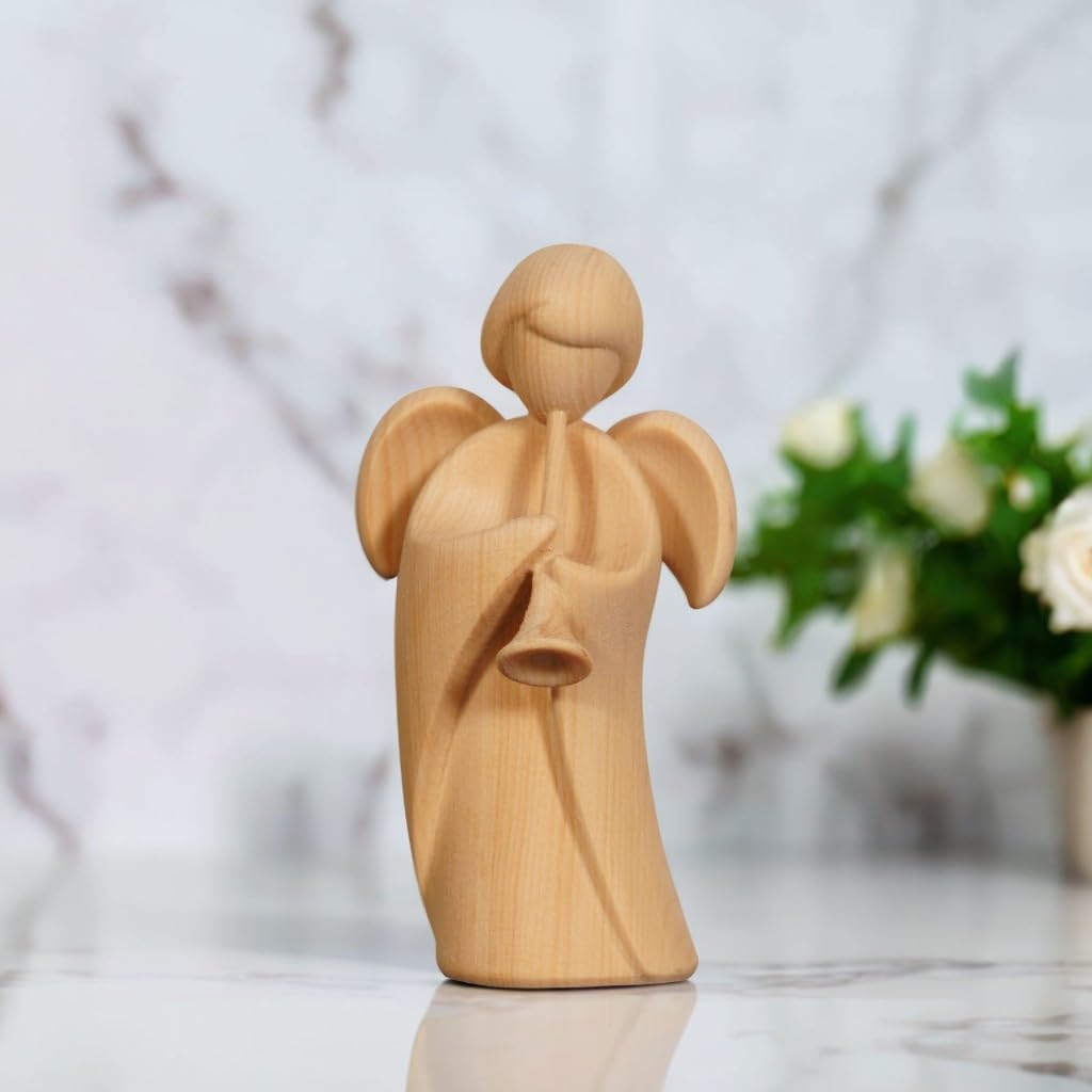 Moderner Schutzengel aus Zirbelkiefer Holz – Tauf- und Kommunionsgeschenk