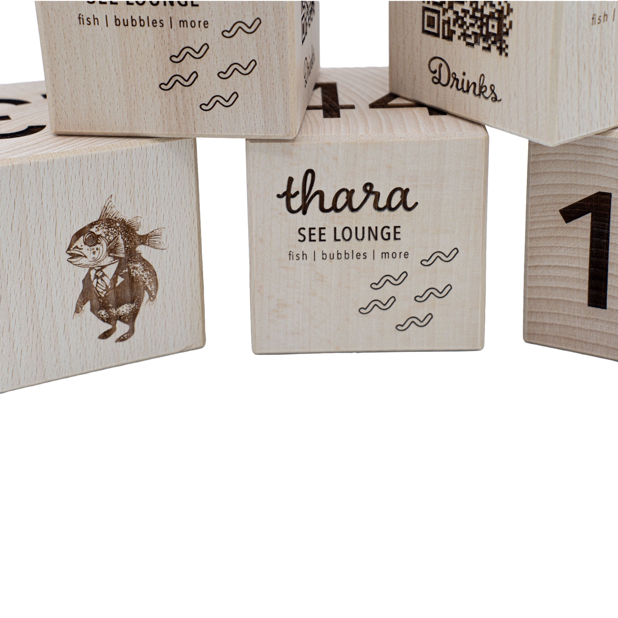 Wooden cube made of beech with engraving for hotels and restaurants (75x75x75 mm)